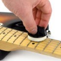 Pulizia e manutenzione per chitarra, basso ed altri strumenti a corda